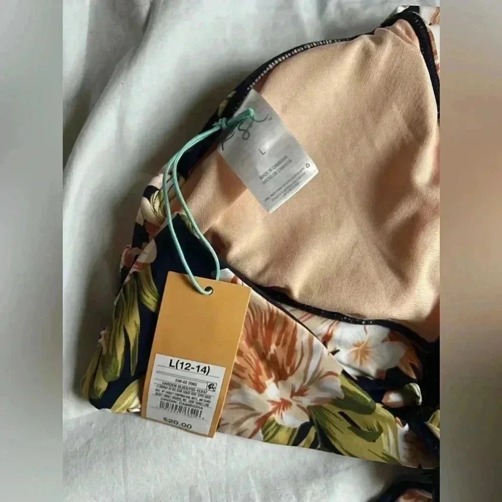 Bathing Suit top- floral- new -never worn - Picture 3 of 3